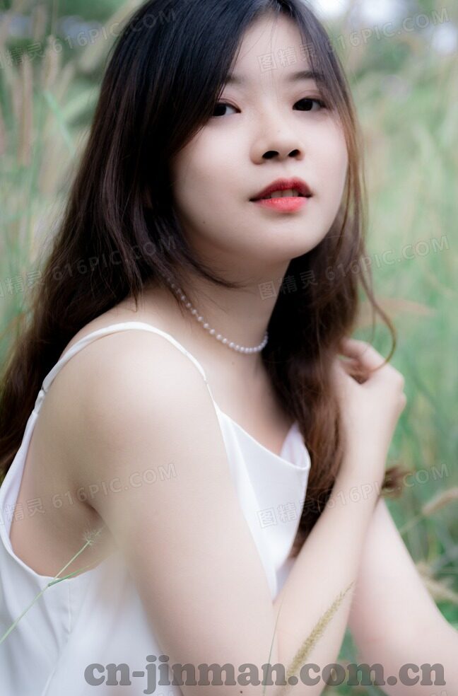 人妻制服第一页-探索人妻制服的第一页，爱与束缚的微妙平衡
